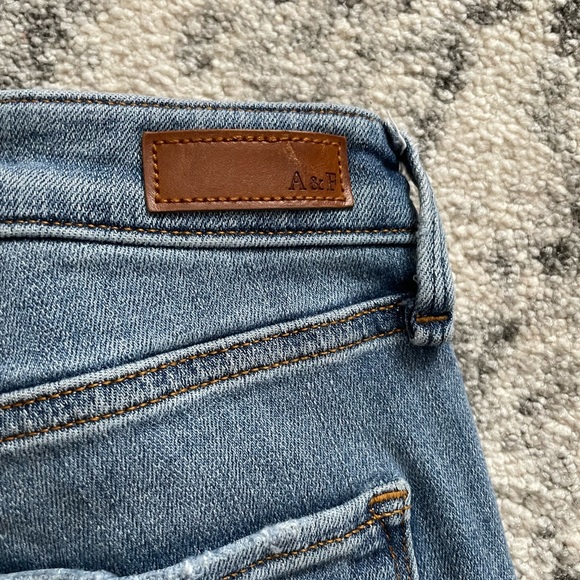 Abercrombie & Fitch - Women’s Harper Low Rise Skinny Jeans with Florals - 0L - Picture 7 of 7